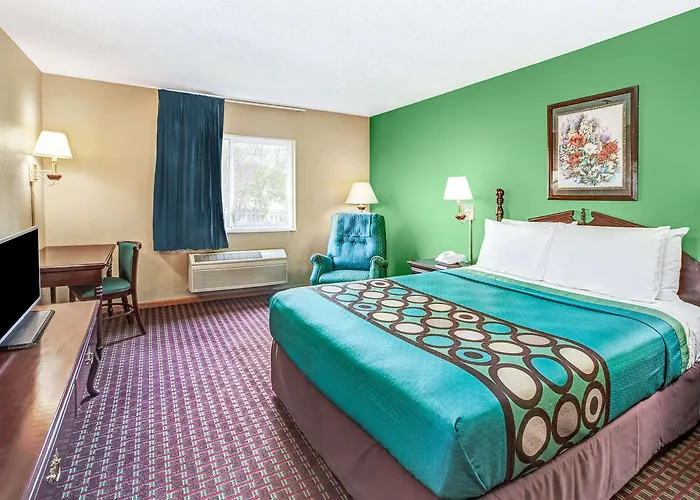 Mchenry Inn Hotel *