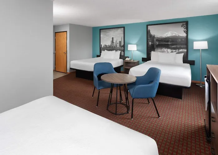 Mchenry Inn Hotel *