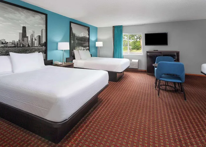 Mchenry Inn Hotel *